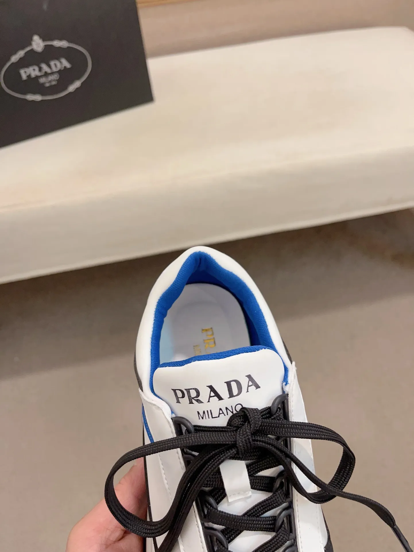 Men's shoes 💰 462💰🇮🇹🇮🇹PRADA (Prada) top 🔍🔍 new models are on sale at the same time at the counter, uppers 🇮🇹 Italian imported first-layer cowhide fabric Fully imported genuine leather lining 💪💪, completely 1⃣️ to 1⃣️ replica 🇮🇹💪💪, ⚠ sole: original sole provided by the original factory, exclusive movable molded foam outsole super comfortable, ⚠ original factory follow-up, 🔍🔍 high quality, you can go in and out of the counter at will, welcome to compare⚠. Code number: 38-44 (45.46 is custom-made and cannot be returned or exchanged)